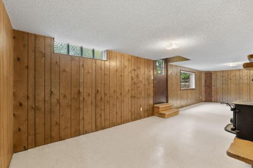 1425 Holly Drive E, Hugo, MN 55038
