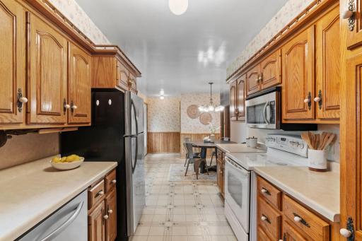 1425 Holly Drive E, Hugo, MN 55038