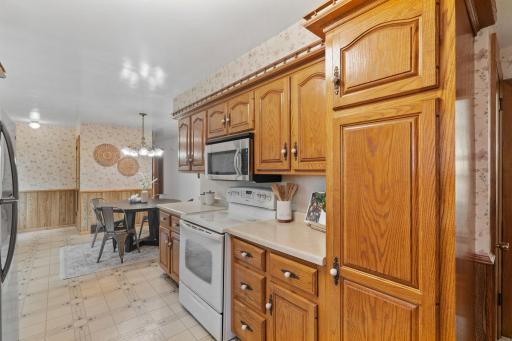 1425 Holly Drive E, Hugo, MN 55038