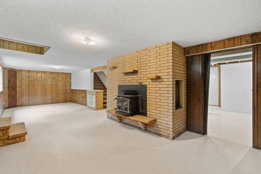 1425 Holly Drive E, Hugo, MN 55038