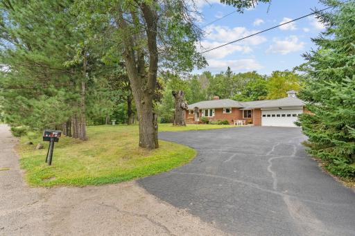 1425 Holly Drive E, Hugo, MN 55038