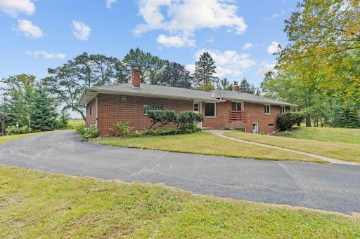 1425 Holly Drive E, Hugo, MN 55038