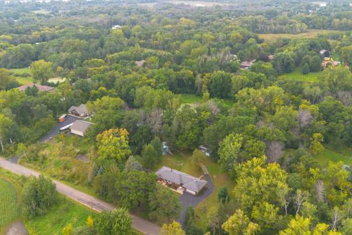 26-web-or-mls-1425 Holly Dr E Drone-5.jpg