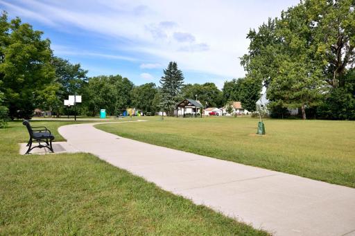5626 Vera Cruz Avenue N, Crystal, MN 55429