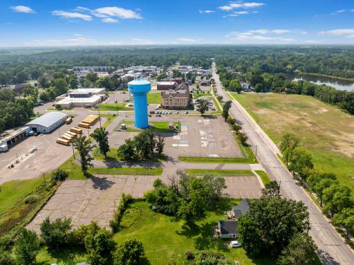 400 Maple Ave E, Mora, MN 55051