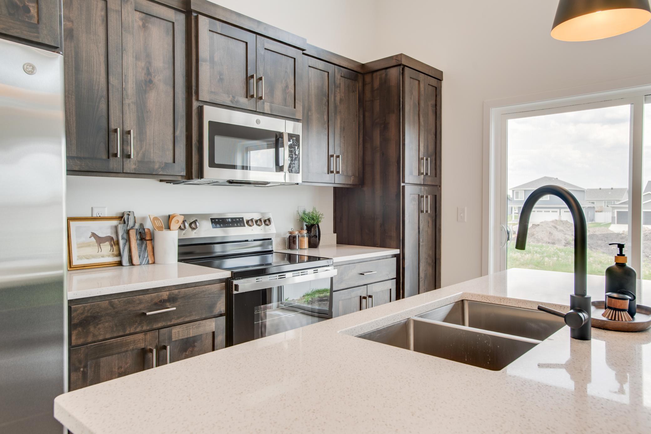 2522_38TH_AVE_S_STAGED-16.jpg