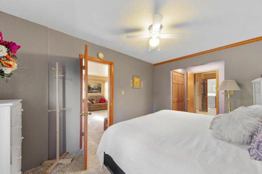 23 Main bedroom.jpg