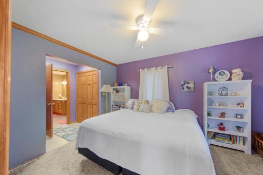 22 Main bedroom.jpg