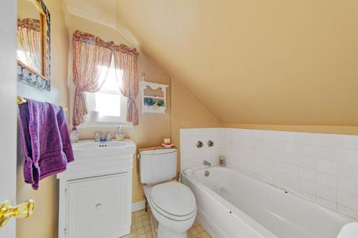 31 Bathroom.jpg