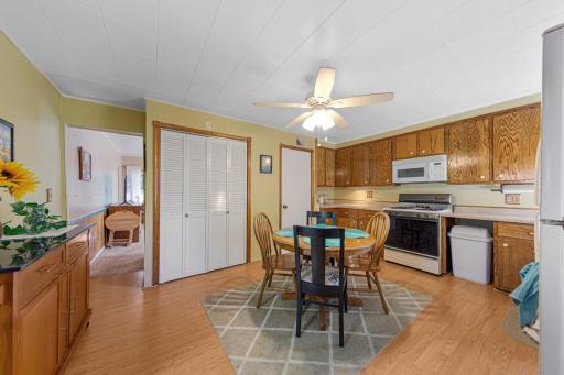 13 Dining_Kitchen.jpg