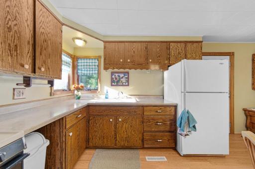 16 Kitchen.jpg