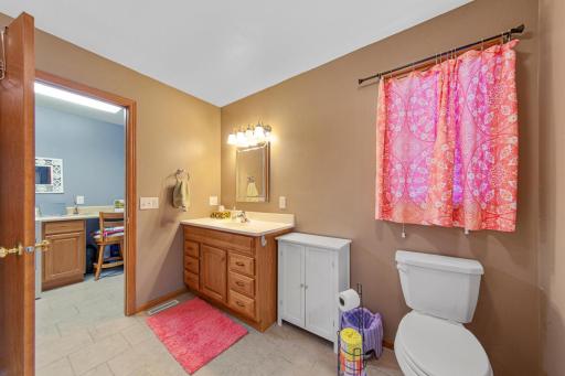 20 Bathroom.jpg