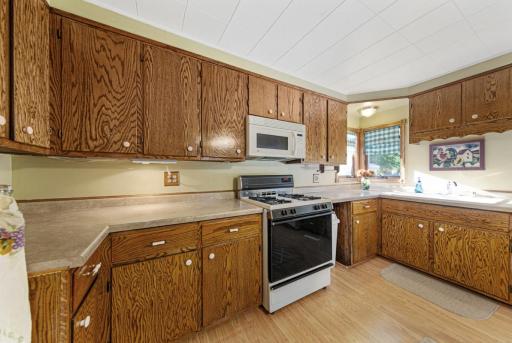 15 Kitchen.jpg