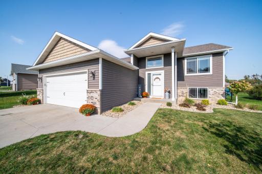 5433 Weatherstone Dr NW, Rochester, MN 55901
