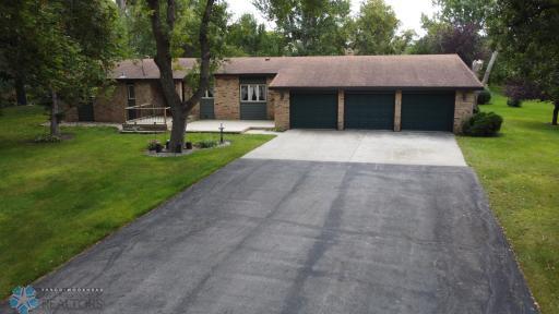 6807 Sunnyside Drive, Horace, ND 58047