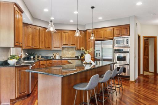 Large spacious island, Double oven, CHef's kitchen
