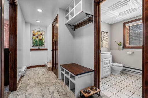 26-web-or-mls-1347 Willow Lake Blvd-133.jpg
