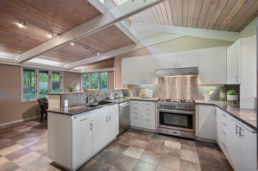 1875 Troy Lane N, Plymouth, MN 55447