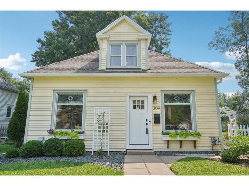 209 8th Avenue N, Hopkins, MN 55343