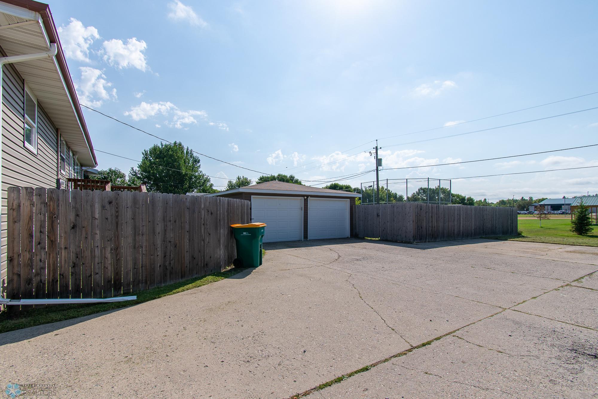 Garage/Parking