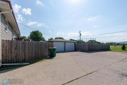 437 7th Avenue E, West Fargo, ND 58078