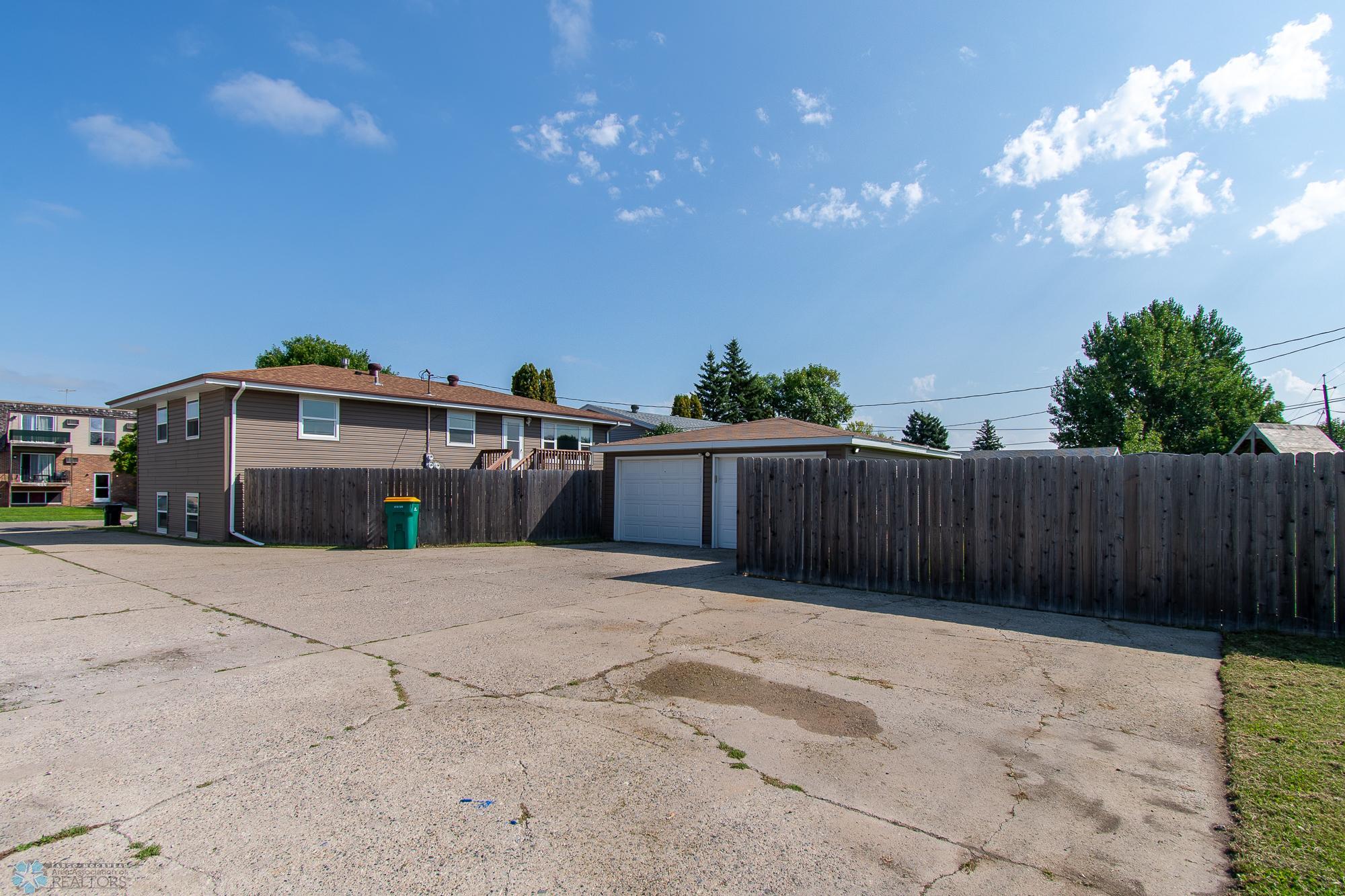 Garage/Parking