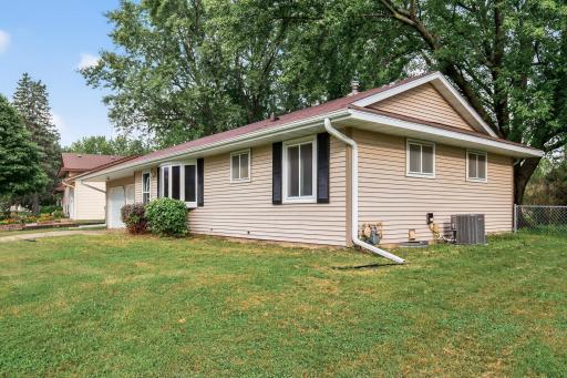 Welcome to 921 Cortland Dr S in Apple Valley!