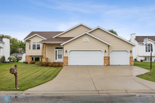 1715 33rd Street S, Moorhead, MN 56560