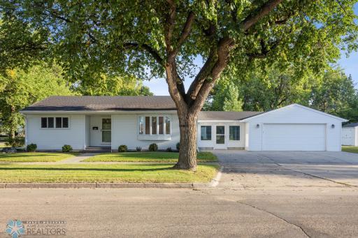 1204 20th Avenue S, Moorhead, MN 56560
