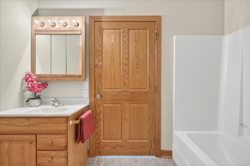 This is the shared full bathroom in the hallway. It's fully loaded and uber clean too.