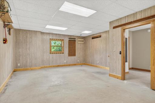 This huge room is great for a hobby room, a storage room or whatever you wanna use it for. So much space!