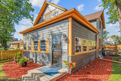 861 Saint Anthony Avenue, Saint Paul, MN 55104