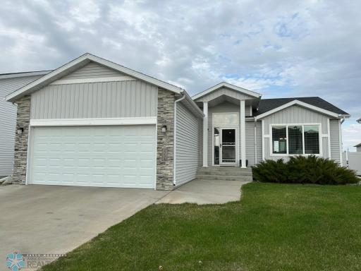 6054 59th Street S, Fargo, ND 58104