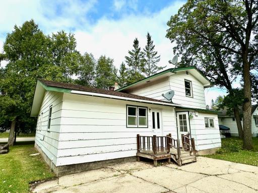 606 9th Avenue SE, Roseau, MN 56751
