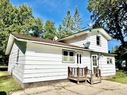 606 9th Avenue SE, Roseau, MN 56751