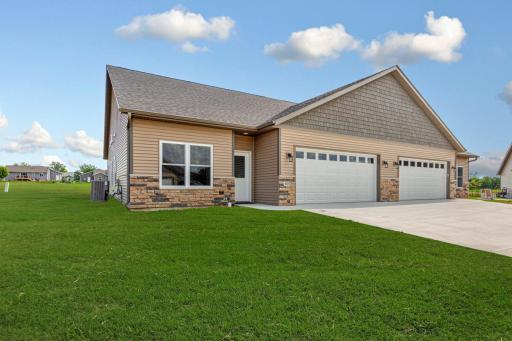 605 Northwood Place, Janesville, MN 56048