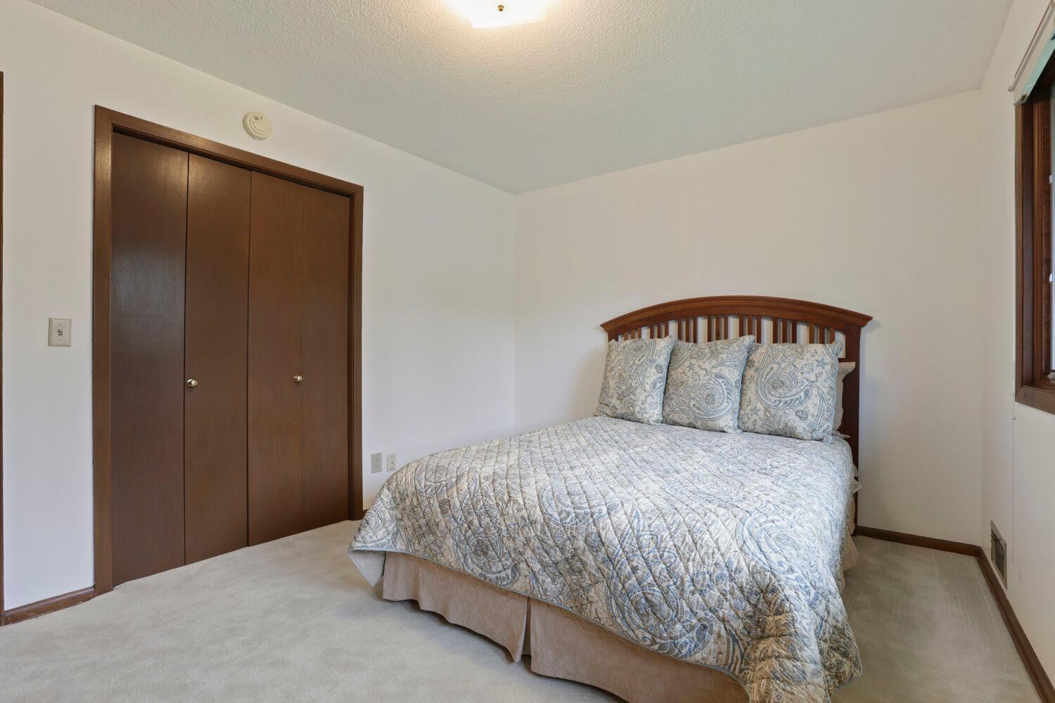 Nice, neutral colors for a calm, serene space.