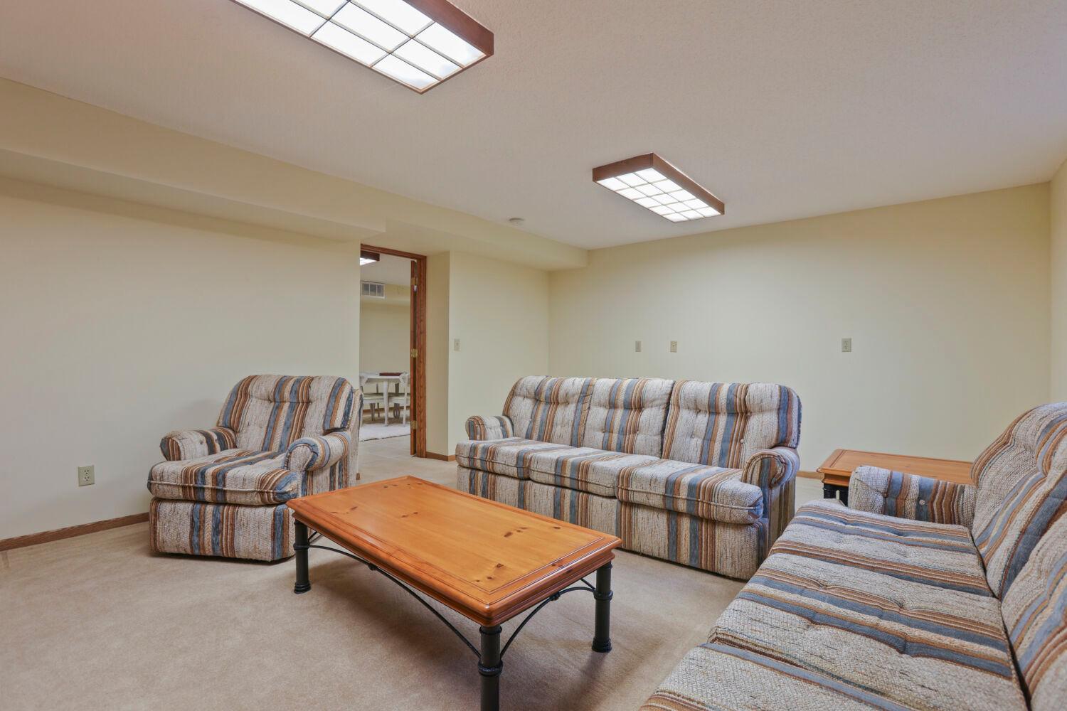 A large family room to enjoy relaxing evenings at home.