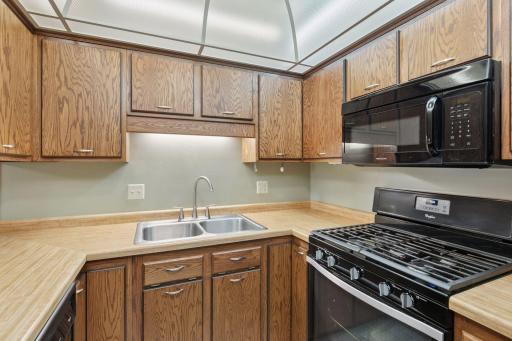 5673 W Bavarian Pass, Minneapolis, MN 55432
