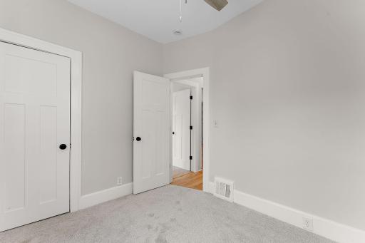 934 15th Avenue N, South Saint Paul, MN 55075