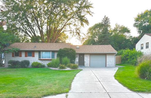 Welcome to 660 Greene Ave N Oakdale. 3 bedrooms on one level - Fenced in back yard, in ground pool, two decks, over sized one car garage, addition offers a flex living space and sky light. Close to Tanner's Park and Lake, Tartan High School.