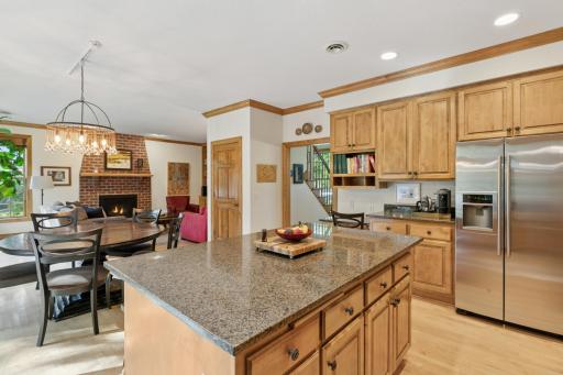6687 Mulberry Circle E, Chanhassen, MN 55317