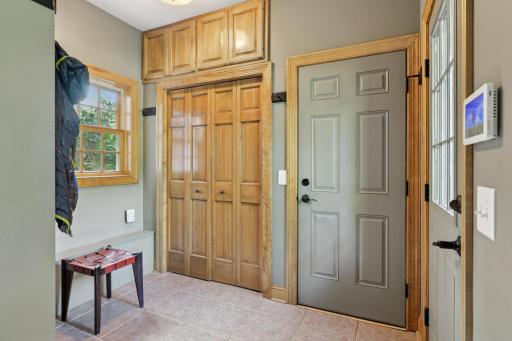 6687 Mulberry Circle E, Chanhassen, MN 55317