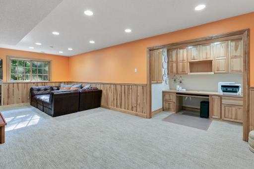 6687 Mulberry Circle E, Chanhassen, MN 55317