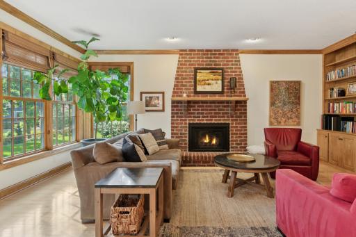 6687 Mulberry Circle E, Chanhassen, MN 55317