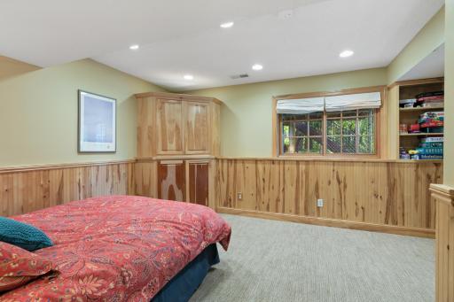 6687 Mulberry Circle E, Chanhassen, MN 55317