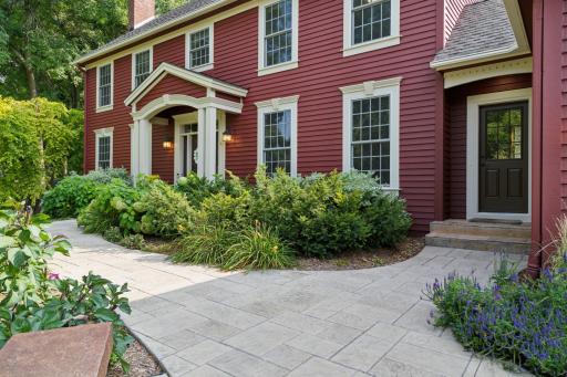 6687 Mulberry Circle E, Chanhassen, MN 55317