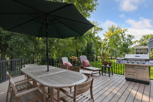 6687 Mulberry Circle E, Chanhassen, MN 55317