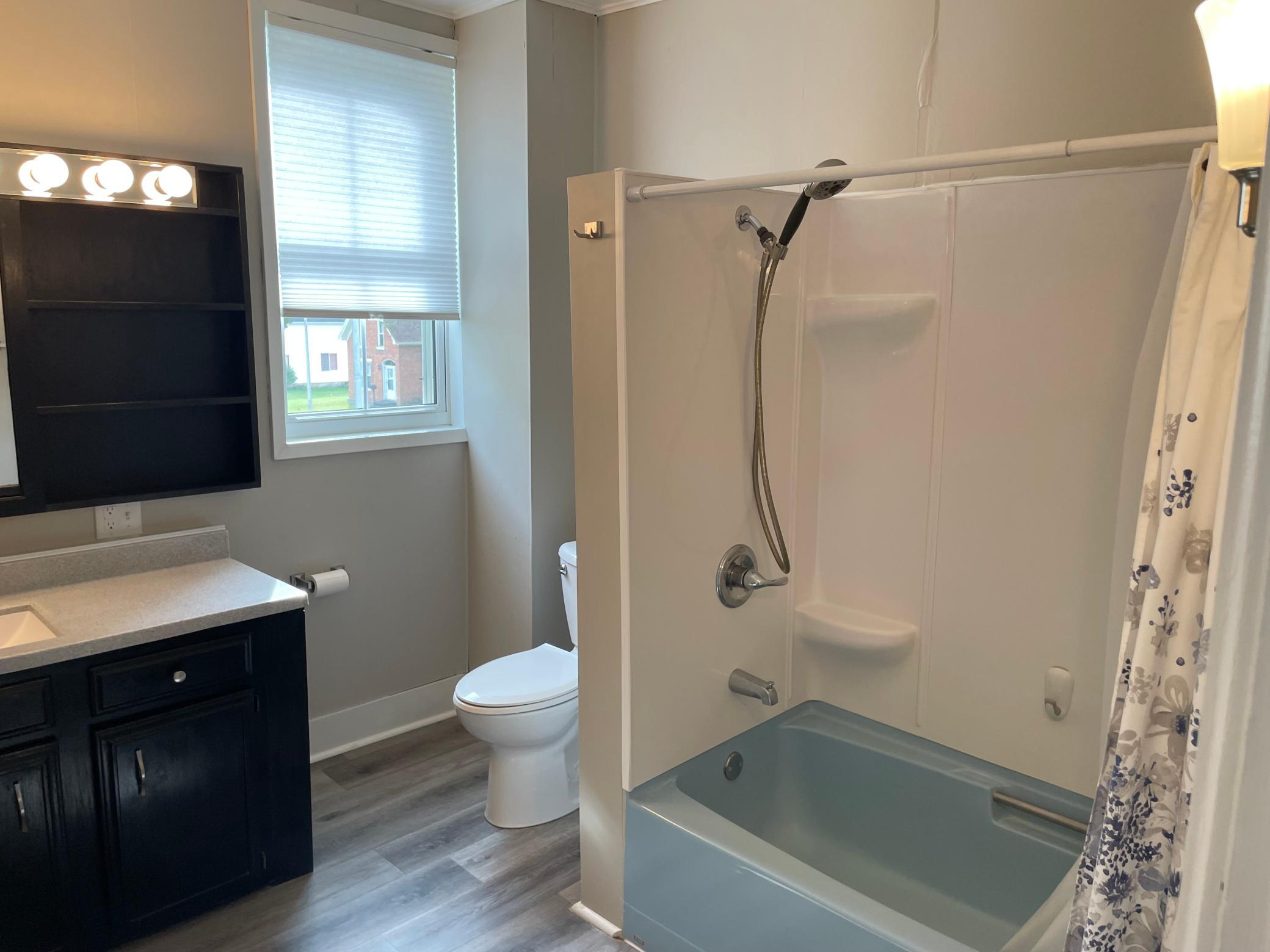 Upper Level Full Bathroom
