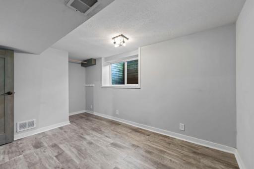 22-web-or-mls-11620 Kumquat St NW-117.jpg